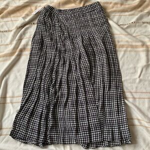 White House Black Market Houndstooth Soft Skirt Size 8